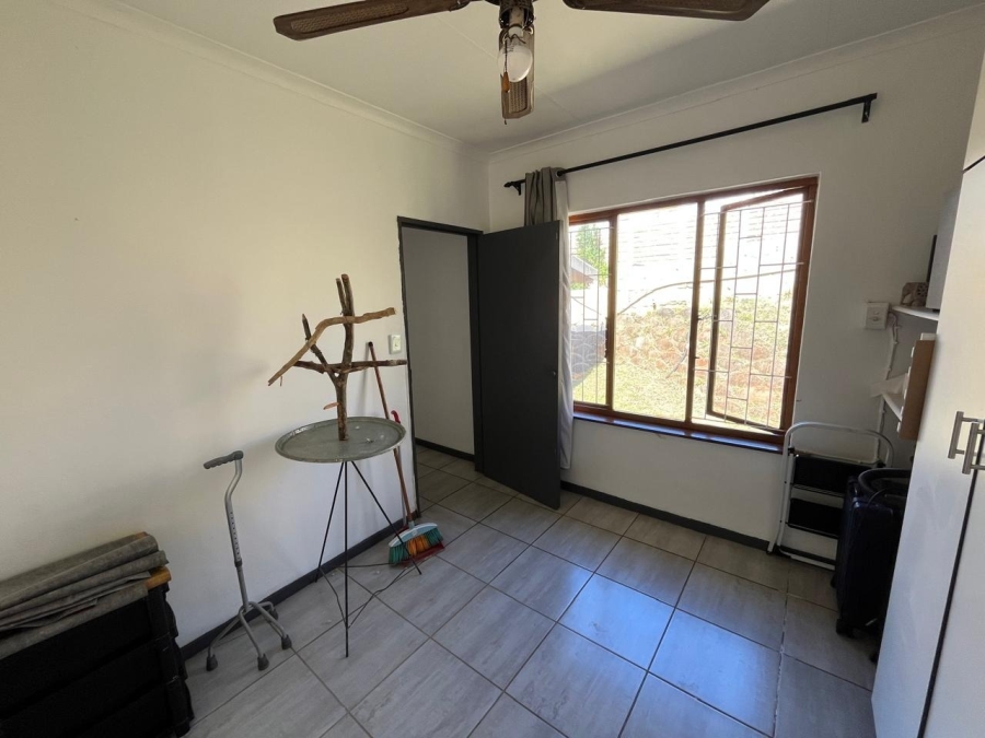 To Let 4 Bedroom Property for Rent in Ocean View KwaZulu-Natal