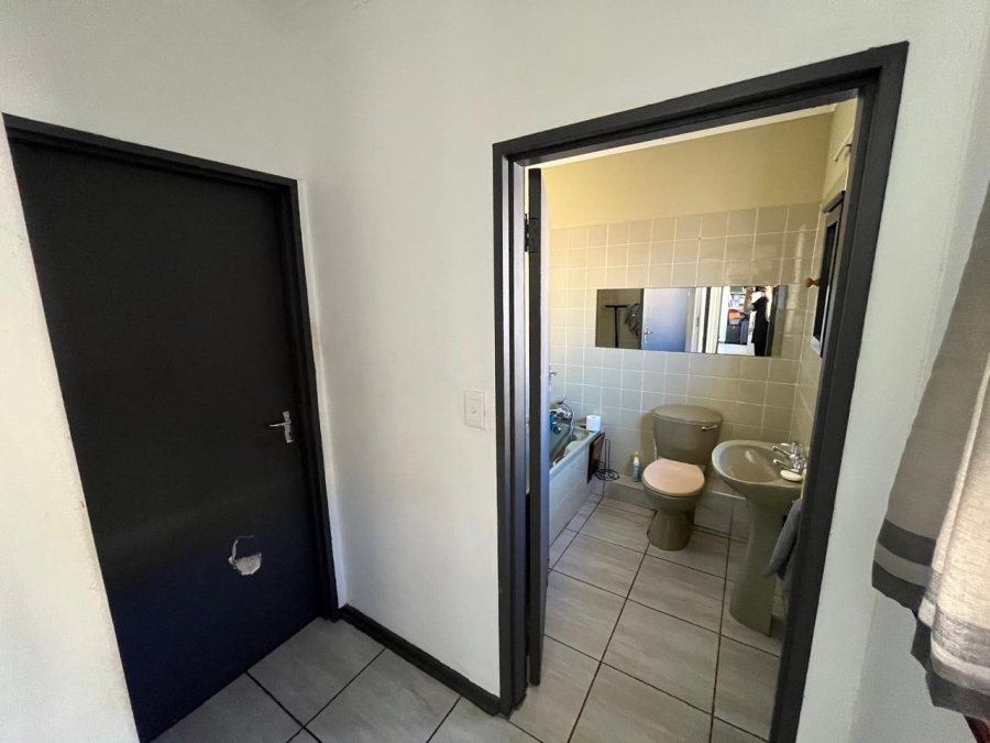 To Let 4 Bedroom Property for Rent in Ocean View KwaZulu-Natal