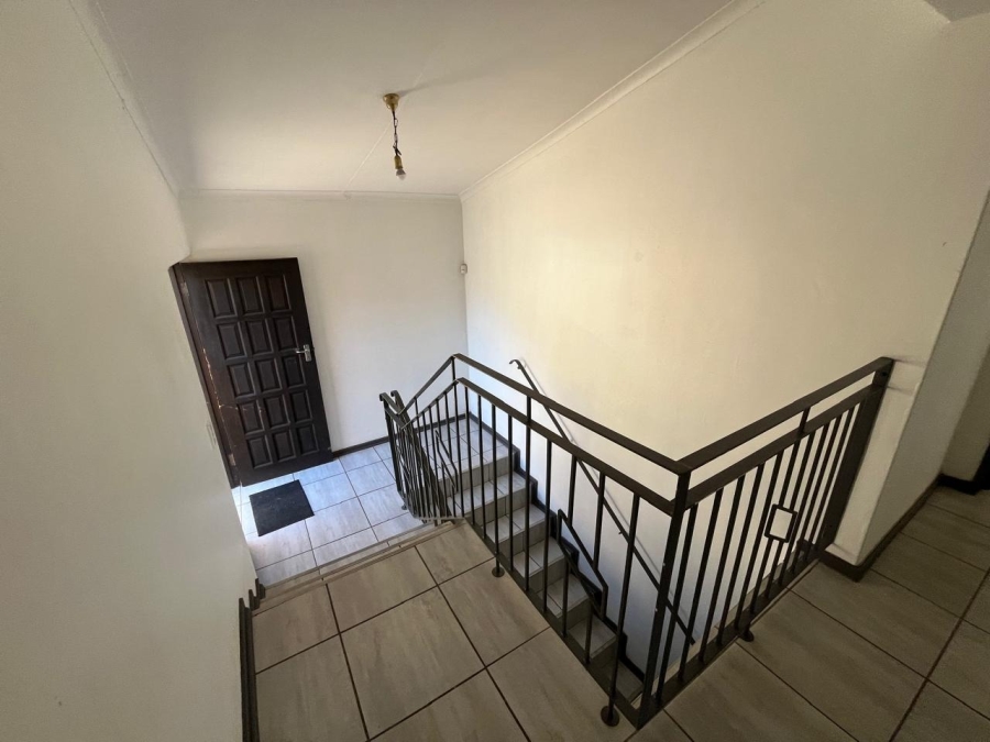 To Let 4 Bedroom Property for Rent in Ocean View KwaZulu-Natal