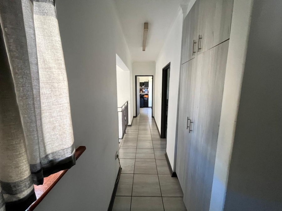 To Let 4 Bedroom Property for Rent in Ocean View KwaZulu-Natal