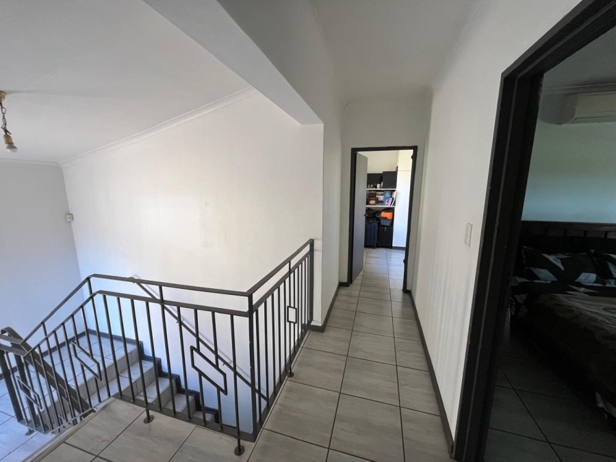 To Let 4 Bedroom Property for Rent in Ocean View KwaZulu-Natal