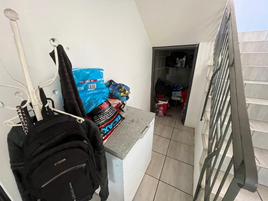 To Let 4 Bedroom Property for Rent in Ocean View KwaZulu-Natal