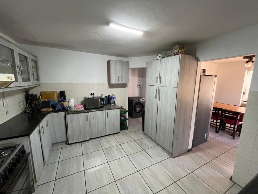 To Let 4 Bedroom Property for Rent in Ocean View KwaZulu-Natal