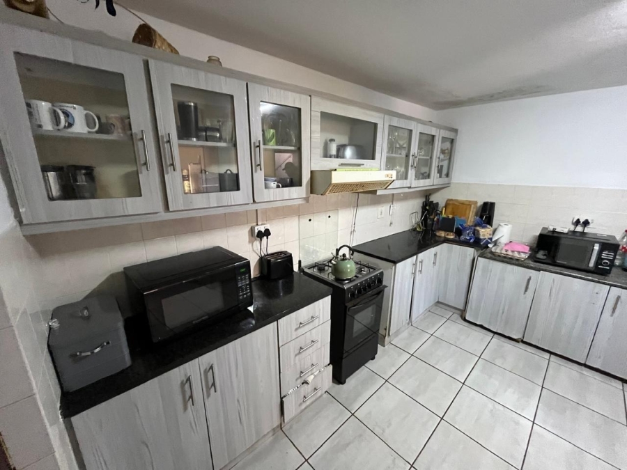 To Let 4 Bedroom Property for Rent in Ocean View KwaZulu-Natal