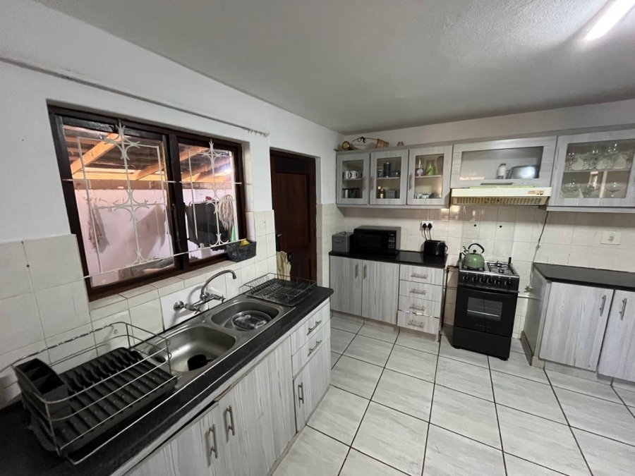 To Let 4 Bedroom Property for Rent in Ocean View KwaZulu-Natal