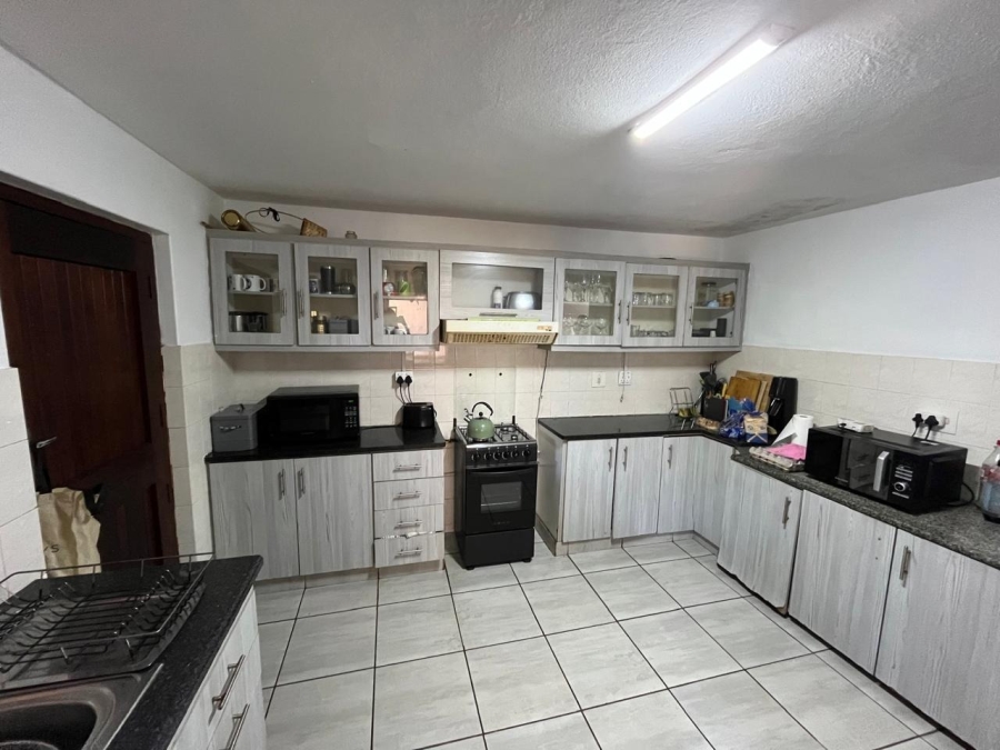 To Let 4 Bedroom Property for Rent in Ocean View KwaZulu-Natal