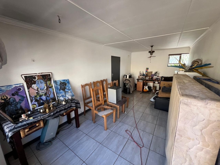 To Let 4 Bedroom Property for Rent in Ocean View KwaZulu-Natal