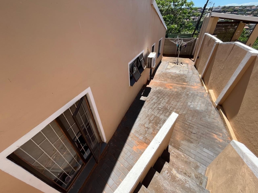 To Let 4 Bedroom Property for Rent in Ocean View KwaZulu-Natal
