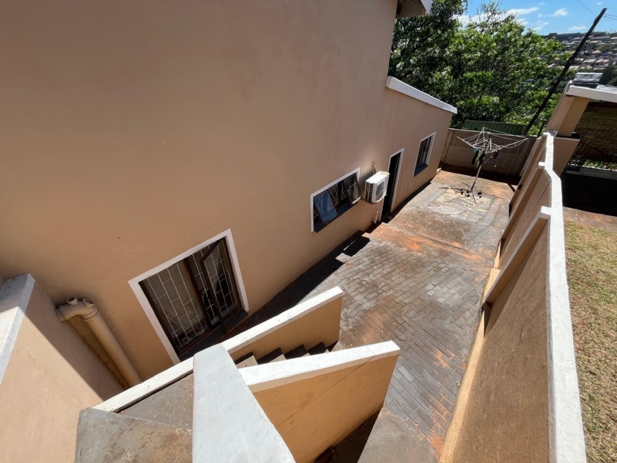 To Let 4 Bedroom Property for Rent in Ocean View KwaZulu-Natal