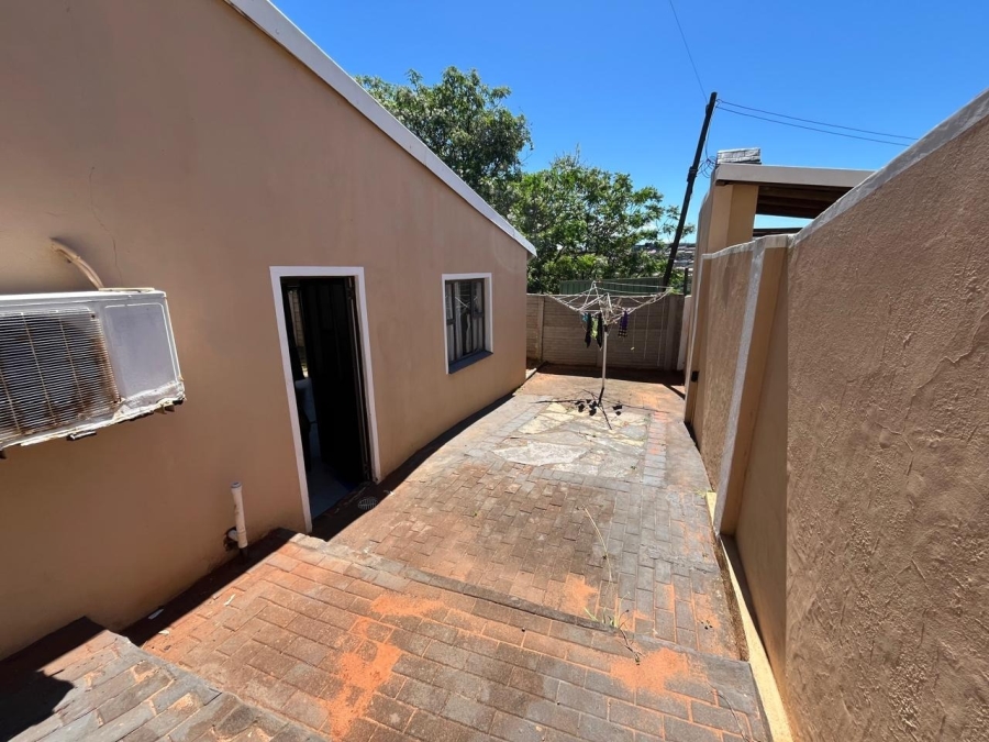 To Let 4 Bedroom Property for Rent in Ocean View KwaZulu-Natal