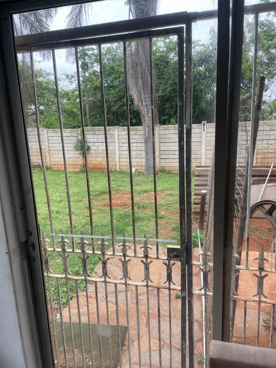 To Let 4 Bedroom Property for Rent in Ocean View KwaZulu-Natal