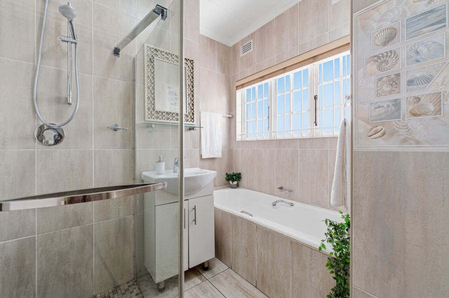 4 Bedroom Property for Sale in Gillitts KwaZulu-Natal