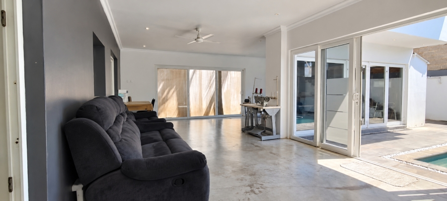 To Let Commercial Property for Rent in Amanzimtoti KwaZulu-Natal