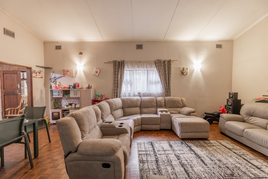 4 Bedroom Property for Sale in Amanzimtoti KwaZulu-Natal