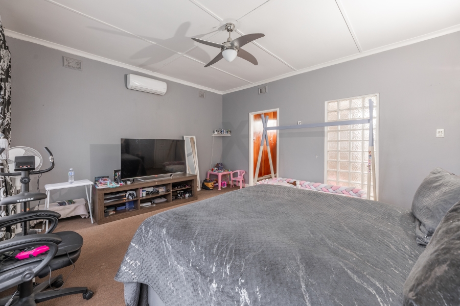 4 Bedroom Property for Sale in Amanzimtoti KwaZulu-Natal