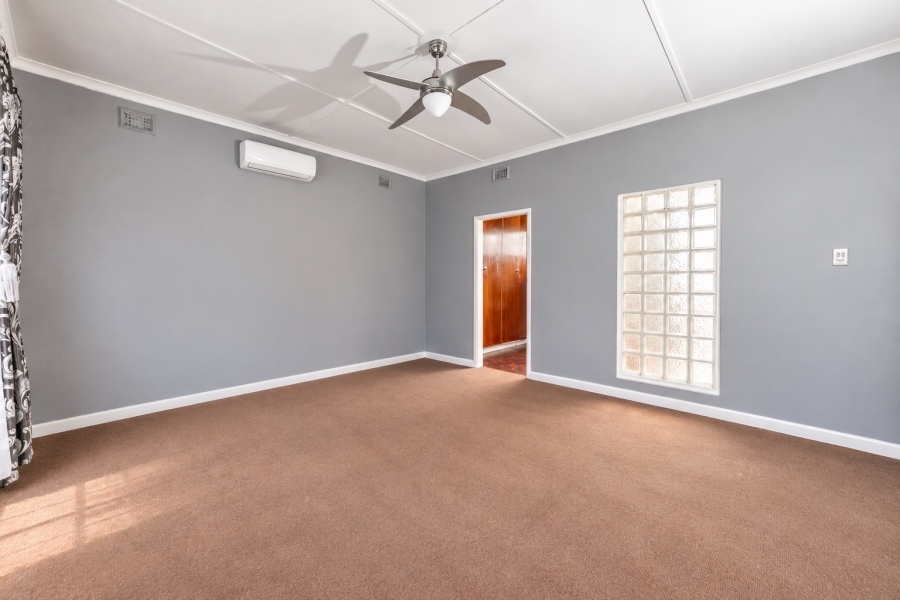 4 Bedroom Property for Sale in Amanzimtoti KwaZulu-Natal