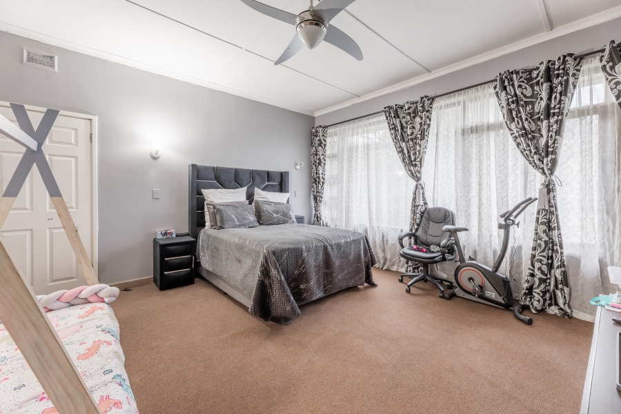 4 Bedroom Property for Sale in Amanzimtoti KwaZulu-Natal