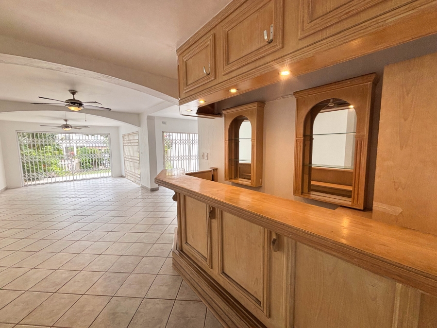 4 Bedroom Property for Sale in Umhlanga KwaZulu-Natal