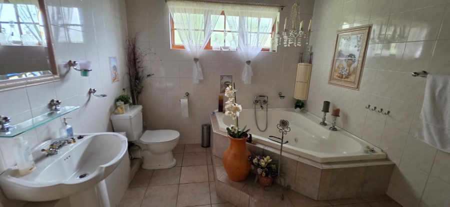 To Let 4 Bedroom Property for Rent in Waterfall KwaZulu-Natal