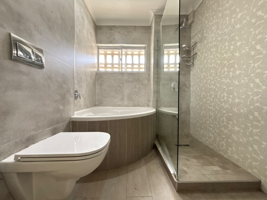 3 Bedroom Property for Sale in Essenwood KwaZulu-Natal