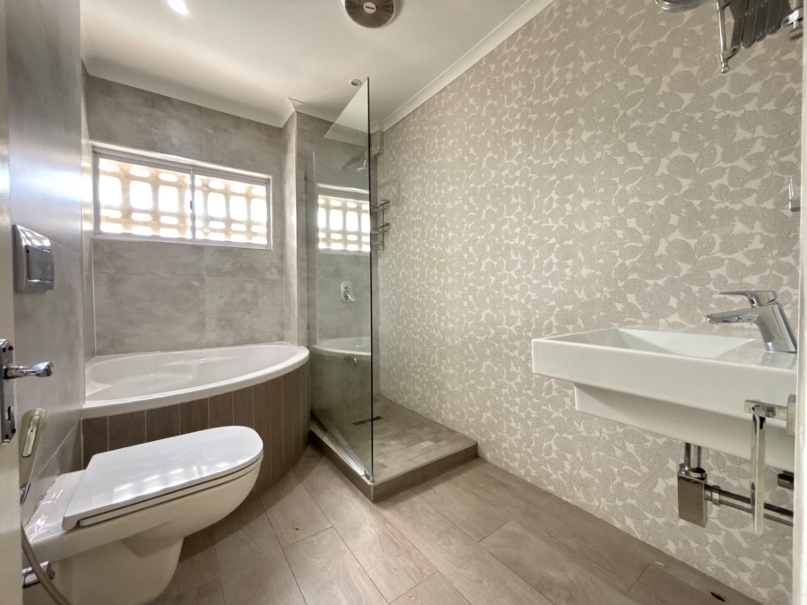 3 Bedroom Property for Sale in Essenwood KwaZulu-Natal