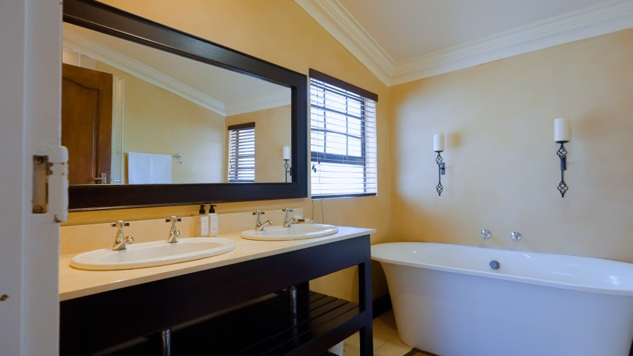8 Bedroom Property for Sale in Umhlanga KwaZulu-Natal