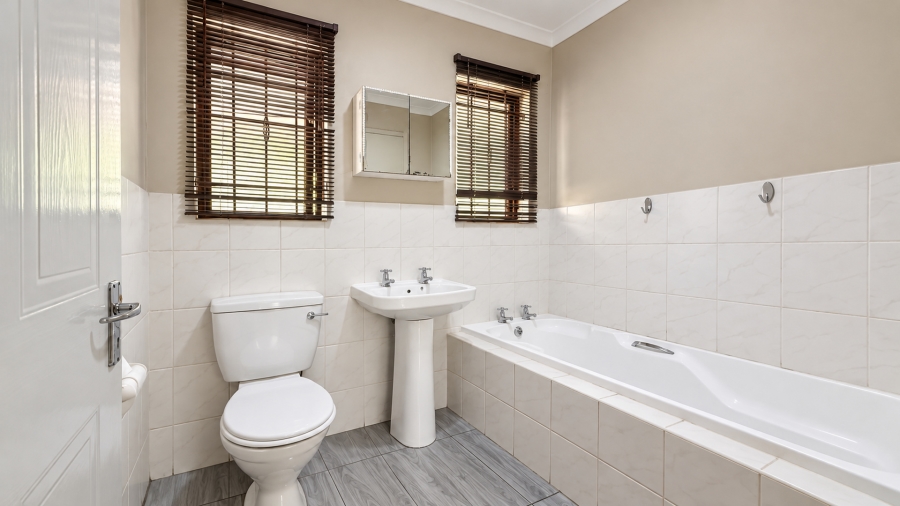 3 Bedroom Property for Sale in Waterfall KwaZulu-Natal