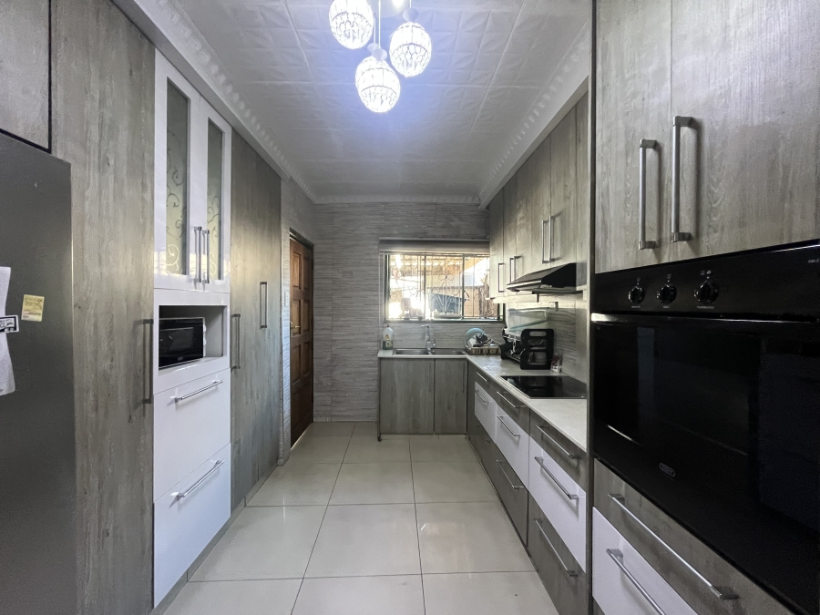 5 Bedroom Property for Sale in Clayfield KwaZulu-Natal
