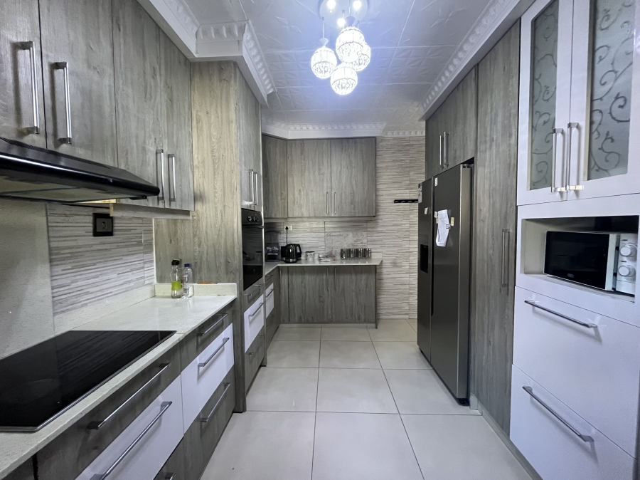 5 Bedroom Property for Sale in Clayfield KwaZulu-Natal
