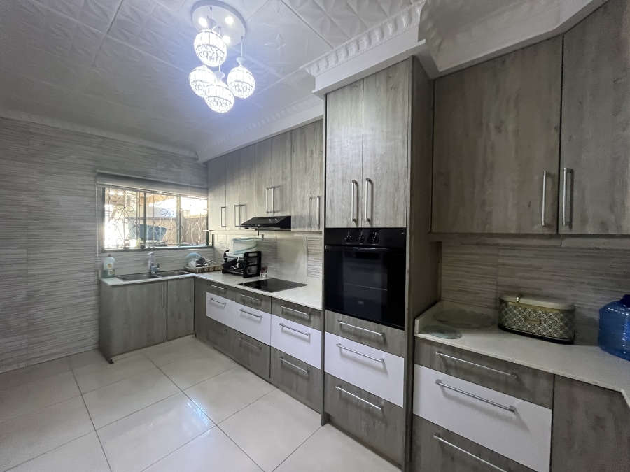 5 Bedroom Property for Sale in Clayfield KwaZulu-Natal