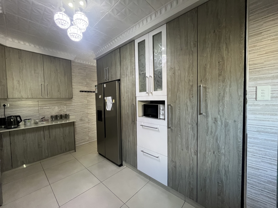 5 Bedroom Property for Sale in Clayfield KwaZulu-Natal