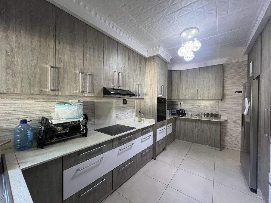 5 Bedroom Property for Sale in Clayfield KwaZulu-Natal