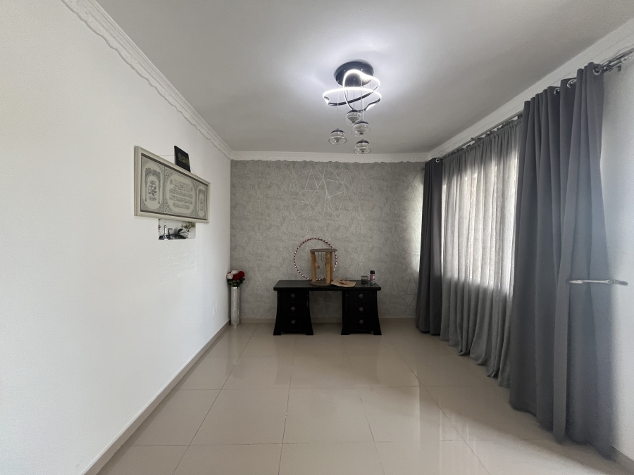 5 Bedroom Property for Sale in Clayfield KwaZulu-Natal
