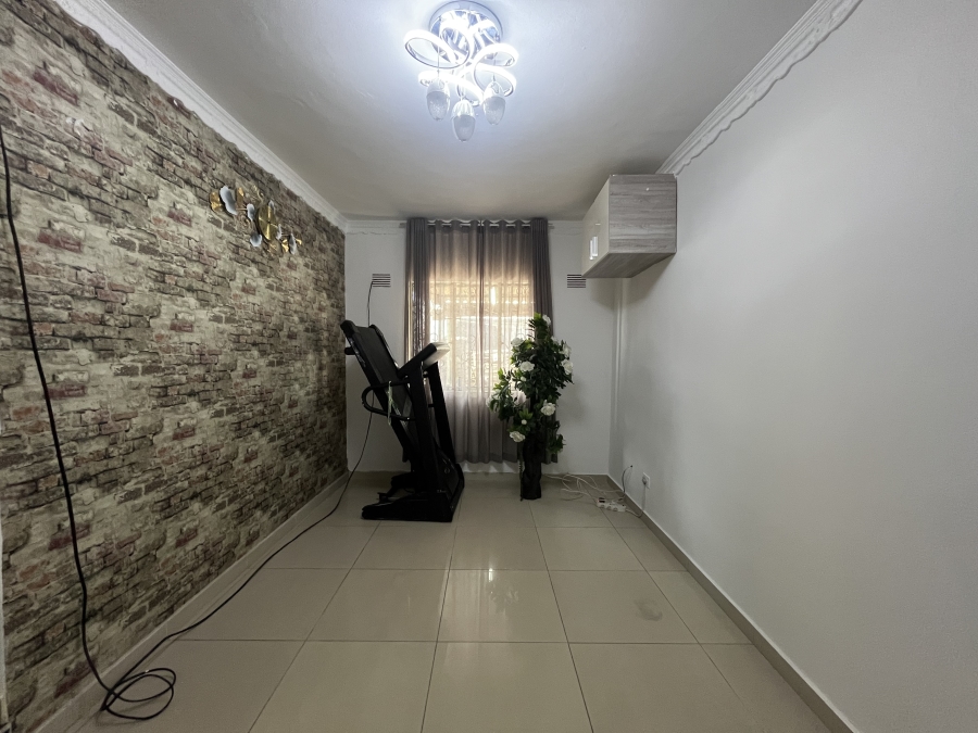 5 Bedroom Property for Sale in Clayfield KwaZulu-Natal