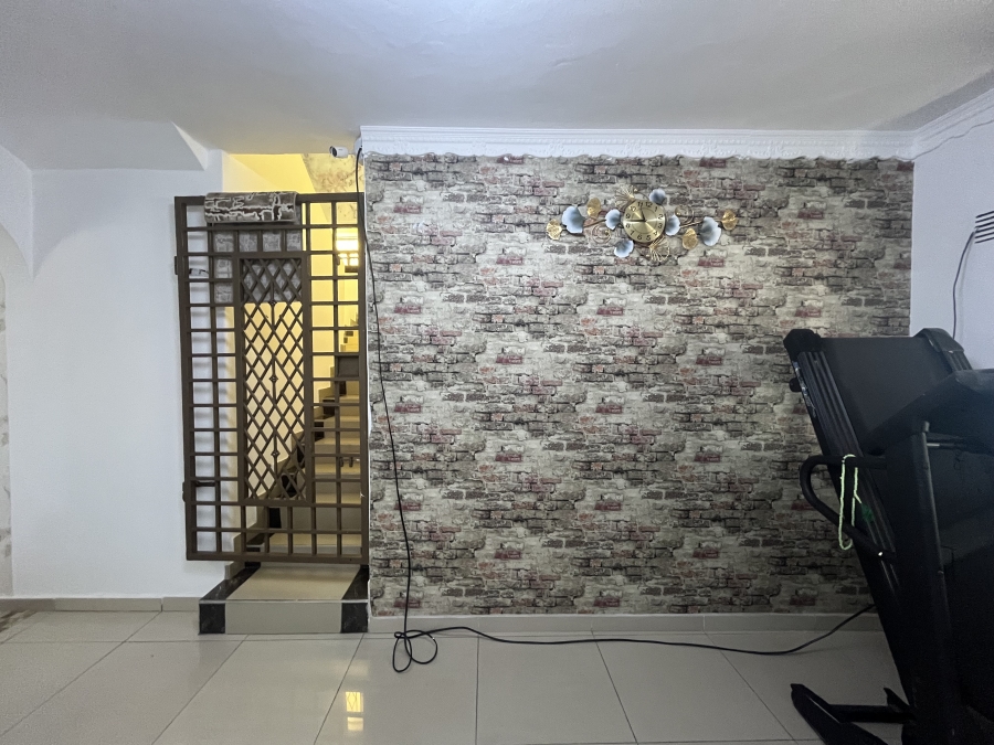 5 Bedroom Property for Sale in Clayfield KwaZulu-Natal