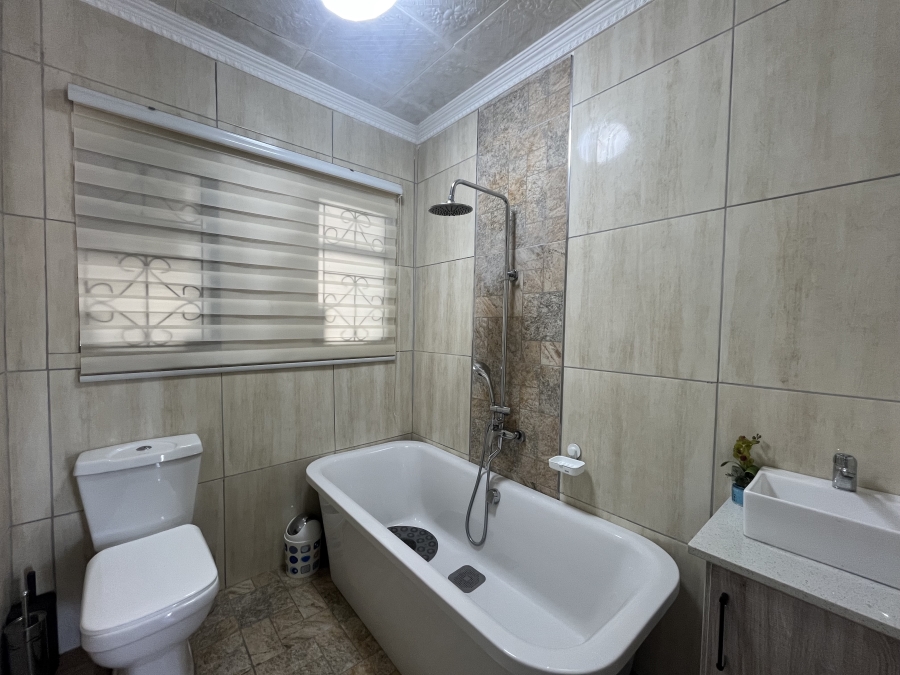 5 Bedroom Property for Sale in Clayfield KwaZulu-Natal