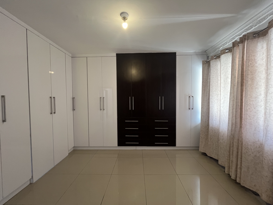 5 Bedroom Property for Sale in Clayfield KwaZulu-Natal