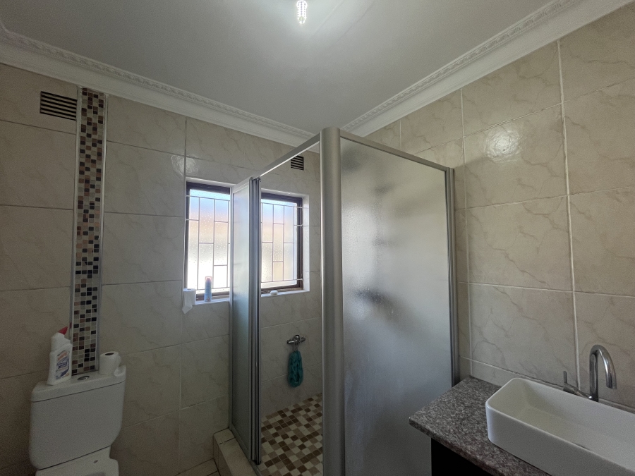 5 Bedroom Property for Sale in Clayfield KwaZulu-Natal