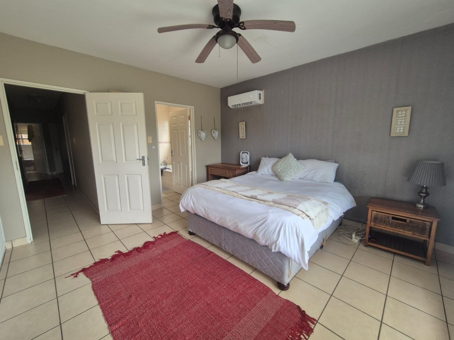 To Let 4 Bedroom Property for Rent in Willard Beach KwaZulu-Natal