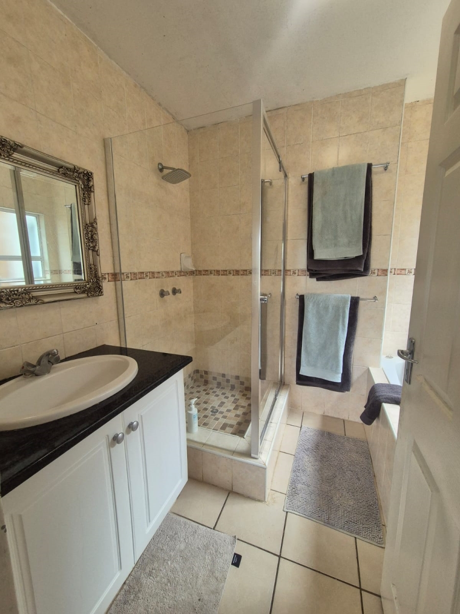 To Let 4 Bedroom Property for Rent in Willard Beach KwaZulu-Natal