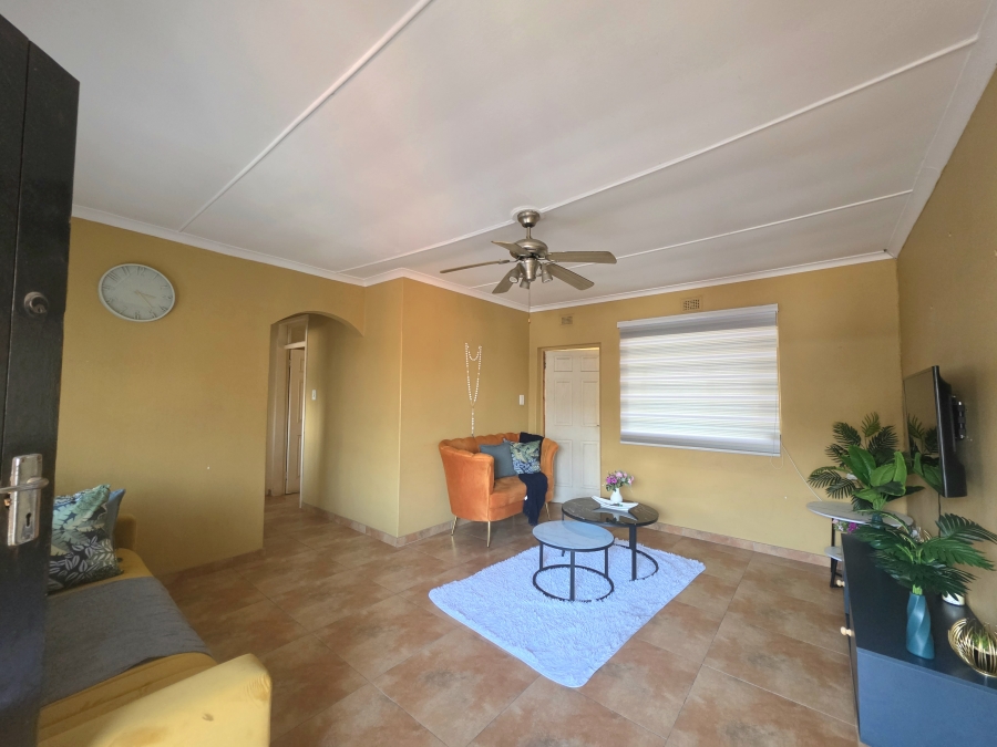 To Let 2 Bedroom Property for Rent in Montclair KwaZulu-Natal