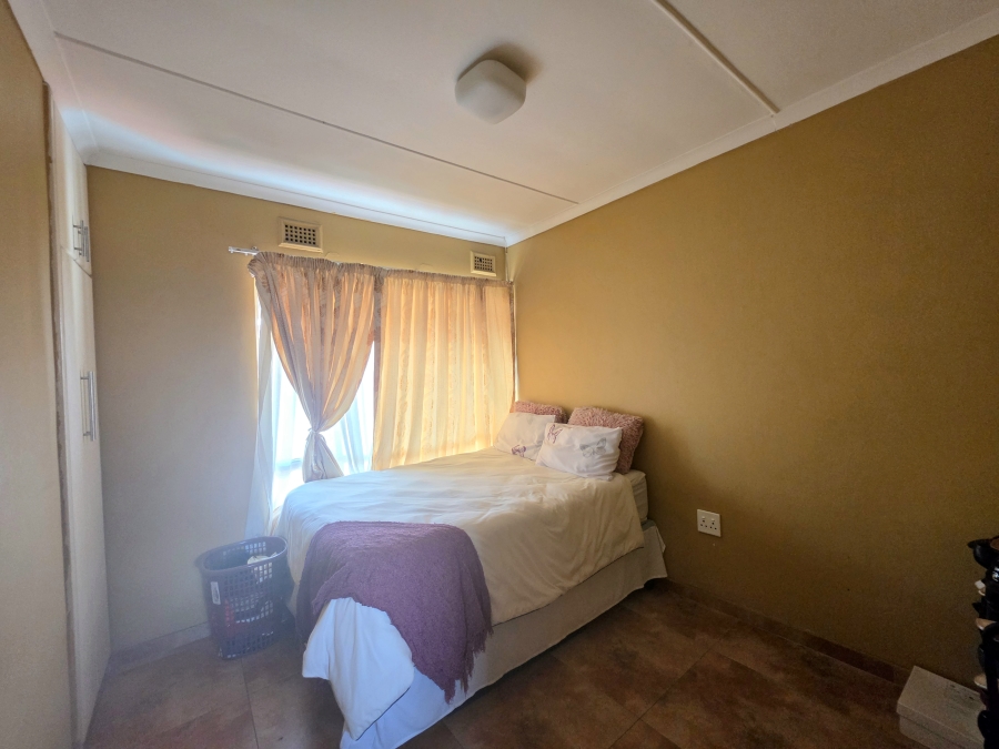 To Let 2 Bedroom Property for Rent in Montclair KwaZulu-Natal