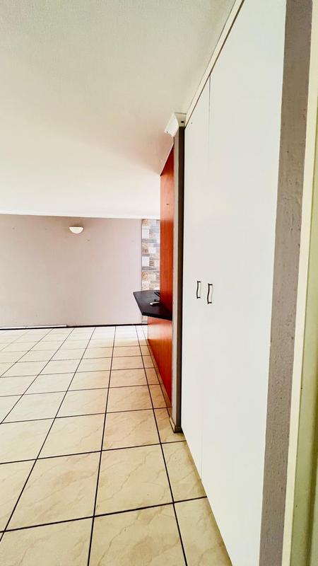 To Let 2 Bedroom Property for Rent in Manors KwaZulu-Natal
