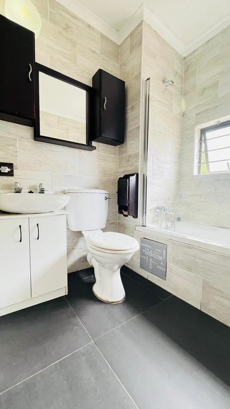 To Let 2 Bedroom Property for Rent in Manors KwaZulu-Natal