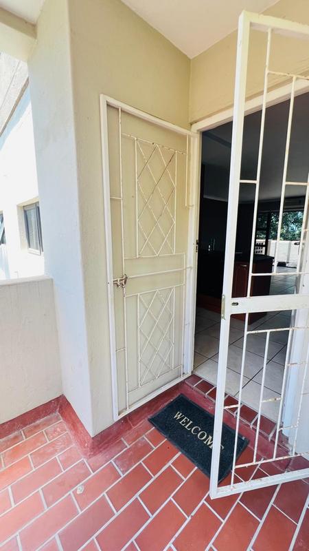 To Let 2 Bedroom Property for Rent in Manors KwaZulu-Natal