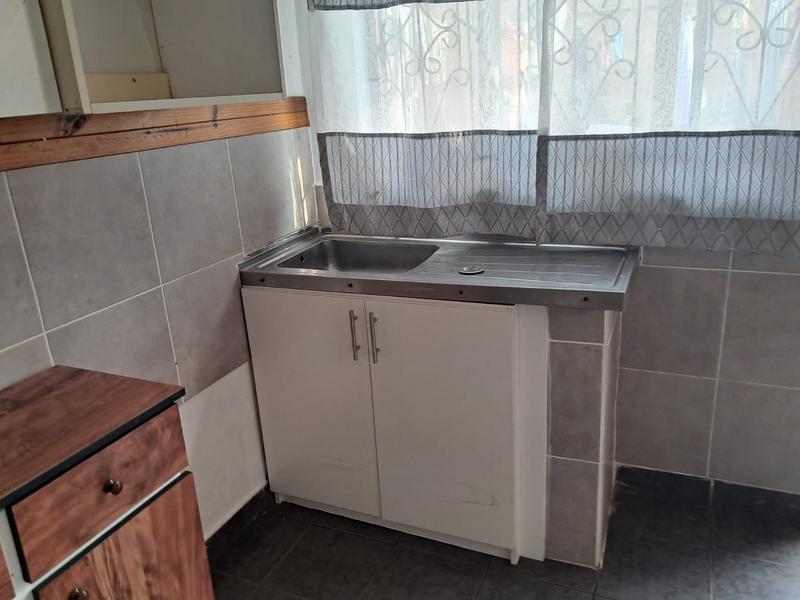 To Let 1 Bedroom Property for Rent in Caneside KwaZulu-Natal