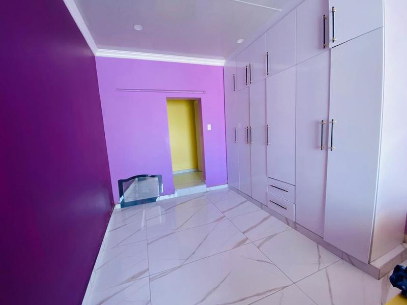 5 Bedroom Property for Sale in Margate KwaZulu-Natal