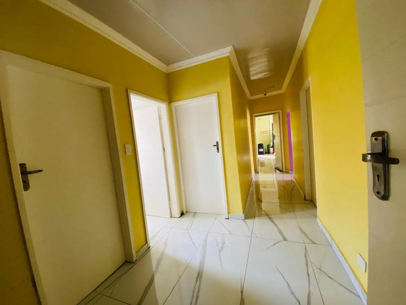 5 Bedroom Property for Sale in Margate KwaZulu-Natal