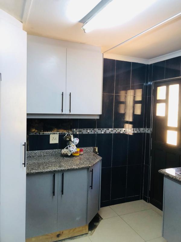 To Let 3 Bedroom Property for Rent in Umlazi KwaZulu-Natal