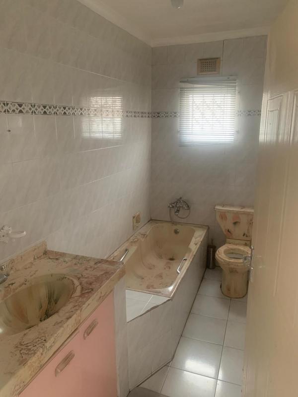 6 Bedroom Property for Sale in Shallcross KwaZulu-Natal